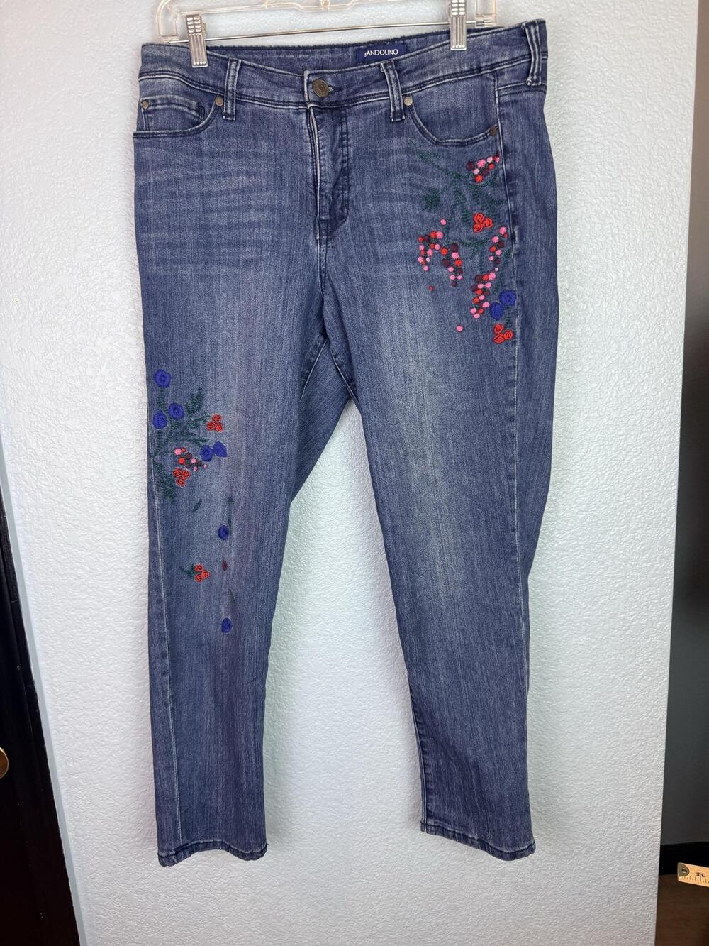Bandolino Jeans Womens 10 Blue Medium Wash Karyn Crop Floral Embroidered Denim